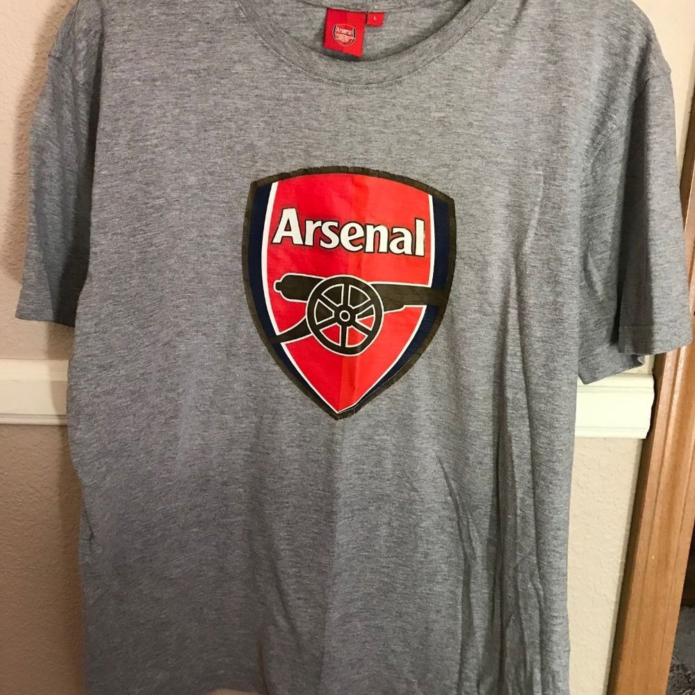 Men's Arsenal T-shirt Size Large